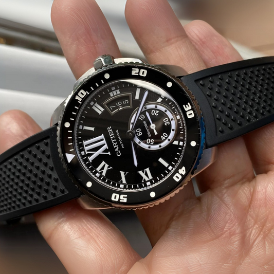 Black-rubber-strap-for-cartier-calibre-On-Watch.png