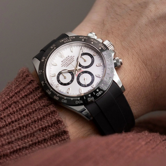 black-FKM-rubber-strap-for-rolex-daytona-deployant-clasp-onhand.png