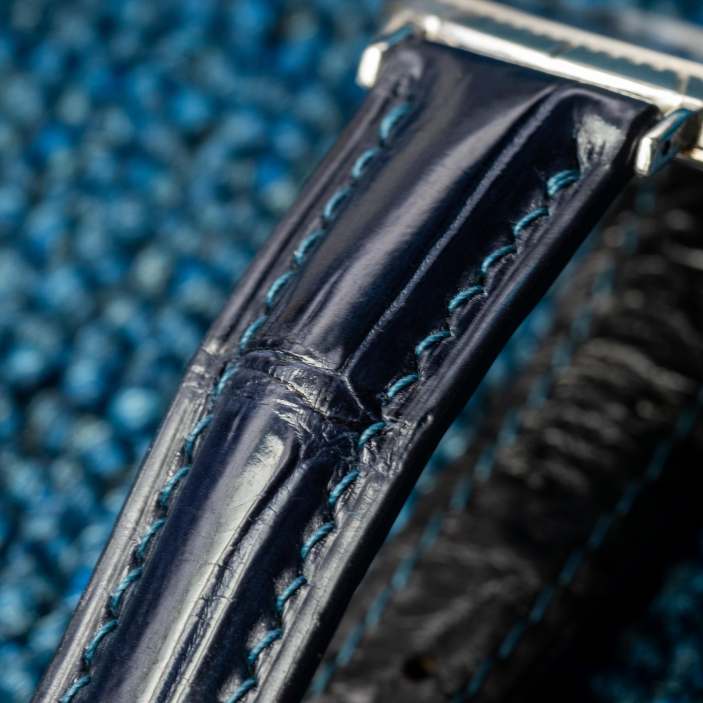 peacock-blue-alligator-leather-strap-for-rolex-cellin-detail.png