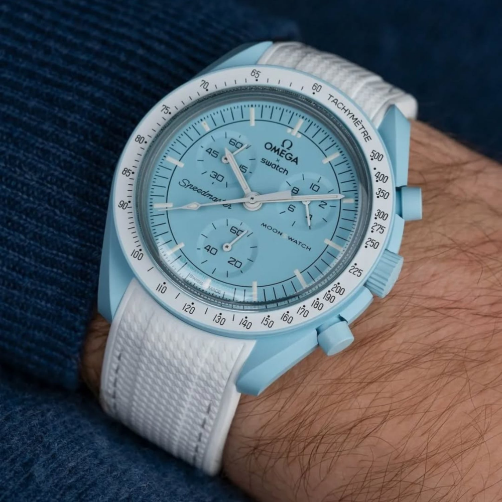 white-rubber-strap-for-omega-x-swatch-moonswatch-mission-to-Urans-on-hand.png