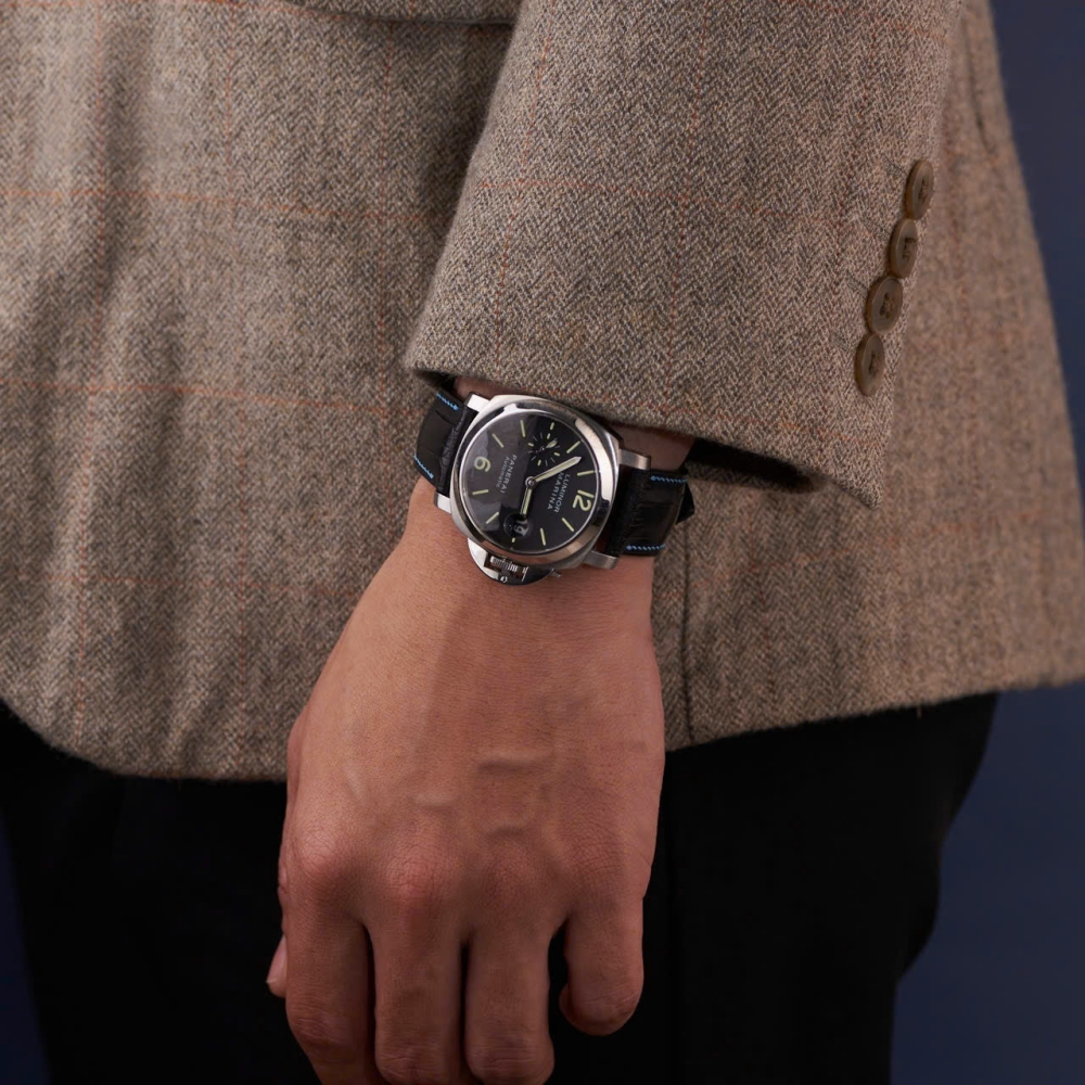 Black-alligator-leather-watch-strap-for-Panerai-Luminor-Due-on-Hand.png
