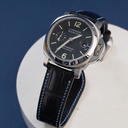 Black-alligator-leather-watch-strap-for-Panerai-Luminor-Due-on-Watch.png