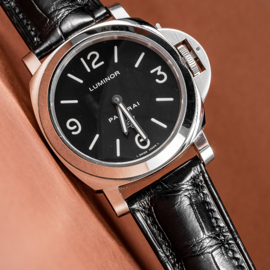Black-alligator-leather-watch-strap-for-Panerai-Luminor.png