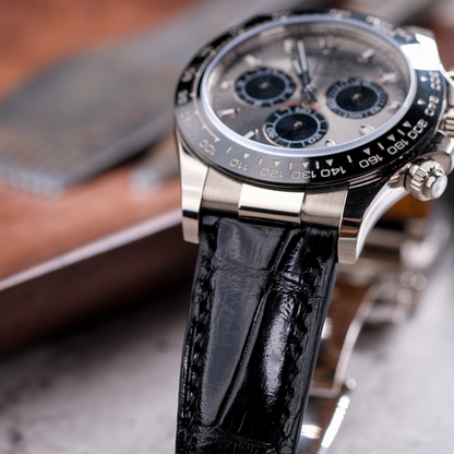 Black-alligator-leather-watch-strap-for-Rolex-Daytona-Detail.png