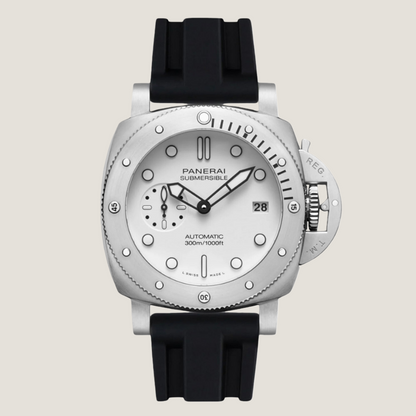 Black-fkm-rubber-strap-for-Panerai-Submersible-on-Watch.png