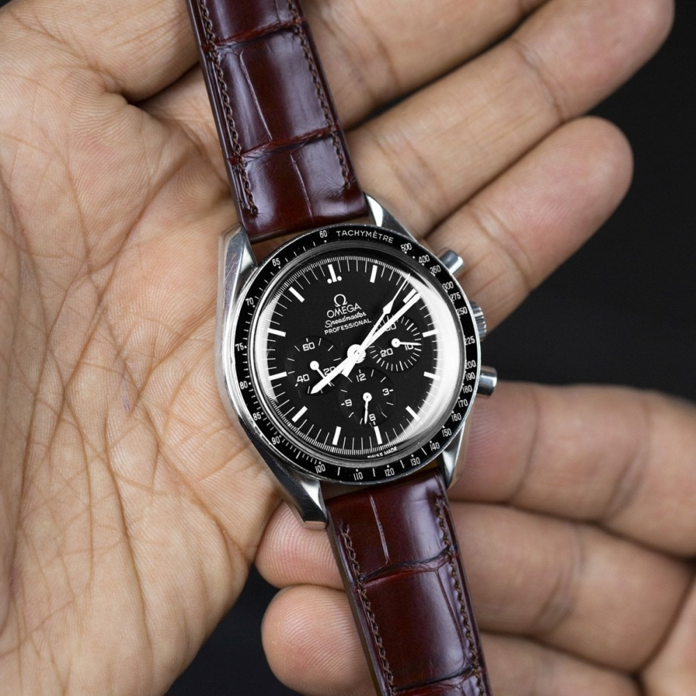 CustomAlligatorWatchStrapBordeaux_3.png