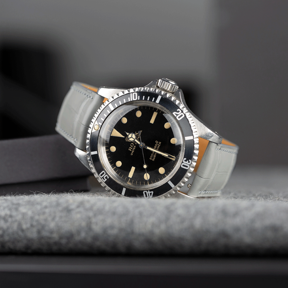 CustomAlligatorWatchStrapEarlyGrey_3_3ce45955-8cde-4f3d-a100-698504e26050.png