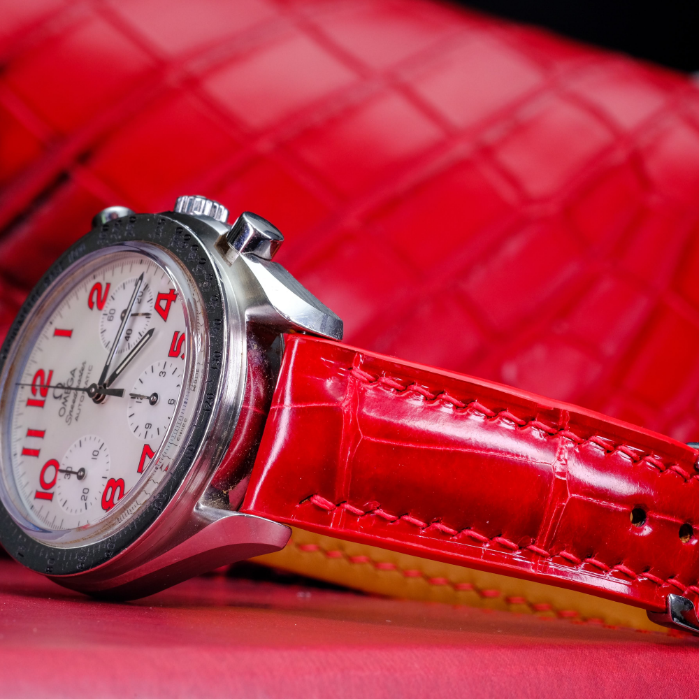 Ferrari-red-alligator-leather-watch-strap-for-Omega-Speedmaster-Detail.png