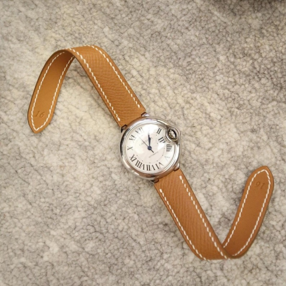 Gold-Epsom-calfskin-leather-strap-for-cartier-ballon-bleu-detail.png