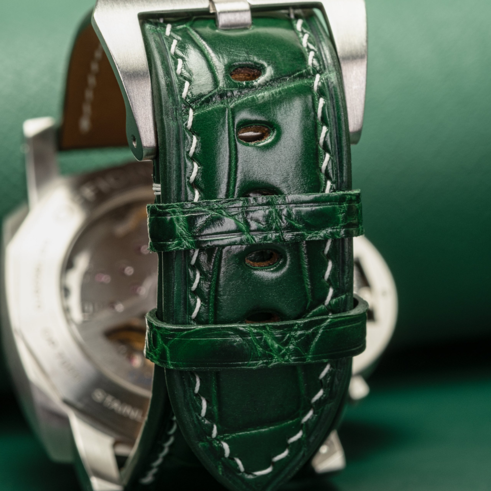 Green-alligator-leather-watch-strap-for-Panerai-Luminor-Backside.png