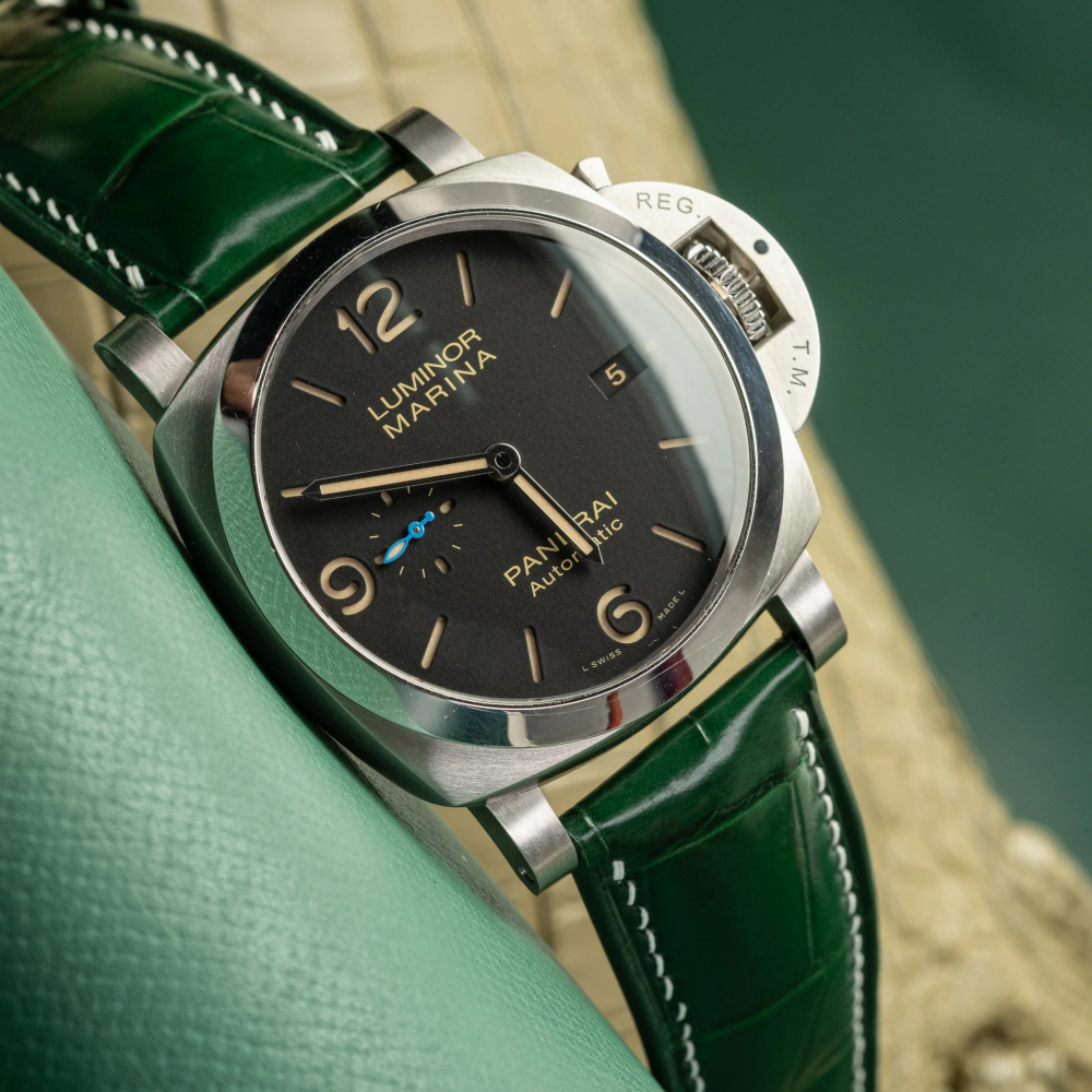 Green-alligator-leather-watch-strap-for-Panerai-Luminor.png