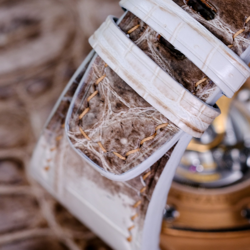 Himalayan-alligator-leather-strap-for-ap-royal-oak-shore-42mm-detail.png