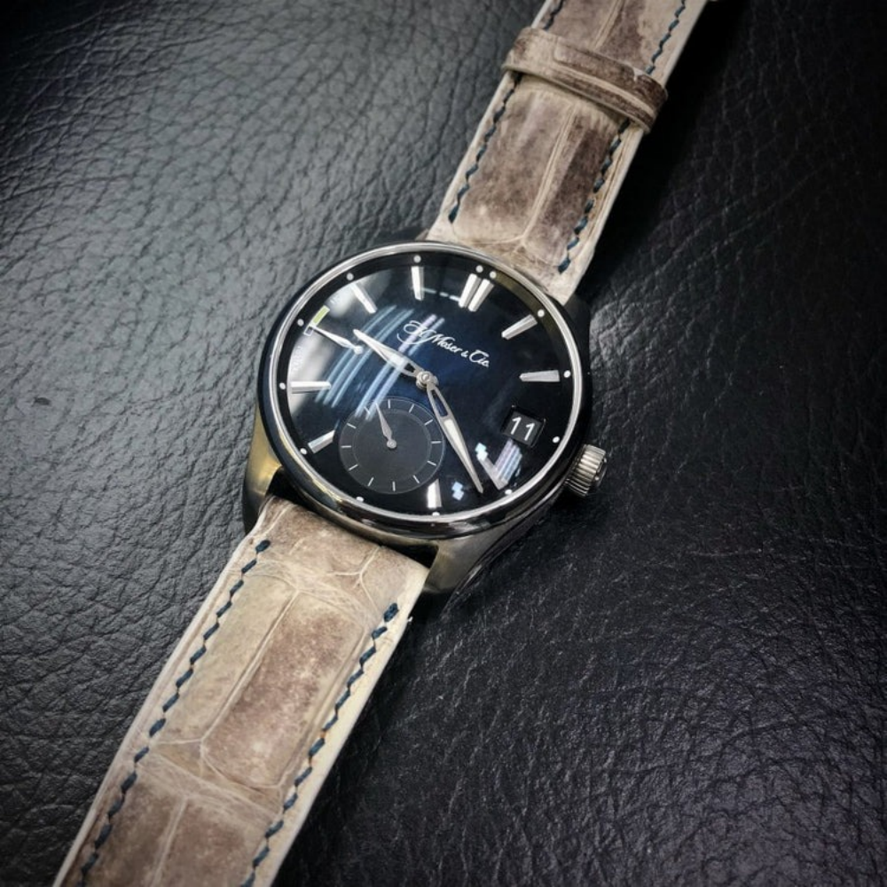 Himalayan-alligator-leather-strap-for-h-moser-cie-pioneer-perpetual.png