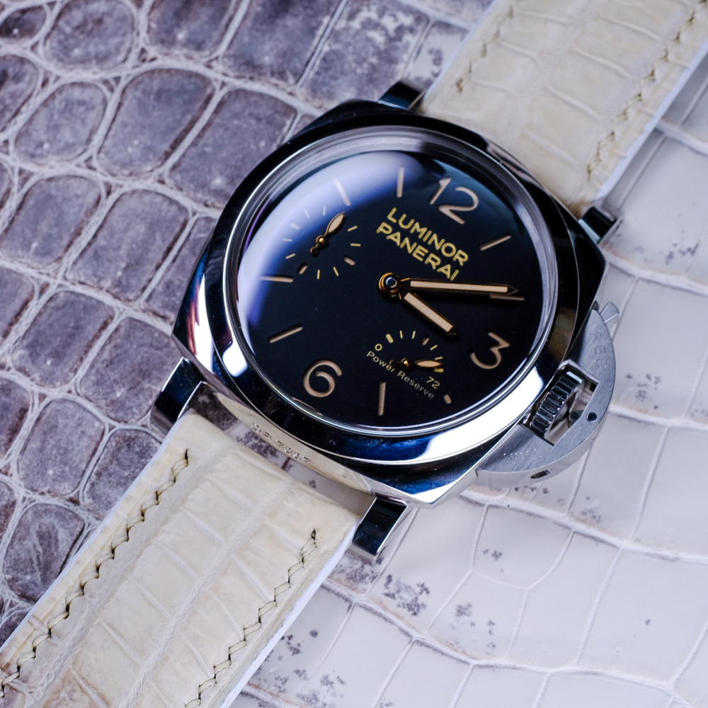 Himalayan-alligator-leather-watch-strap-for-Panerai-Luminor-white-stitching.png