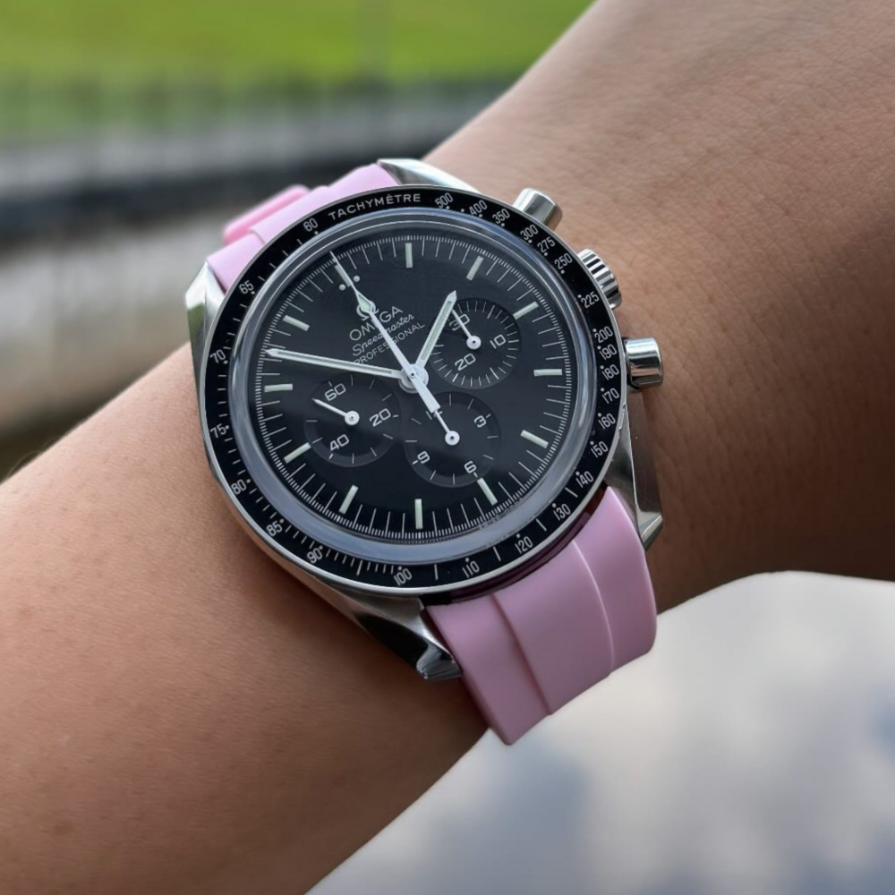 Pink-FKM-rubber-strap-for-omega-speedmaster-on-hand.png