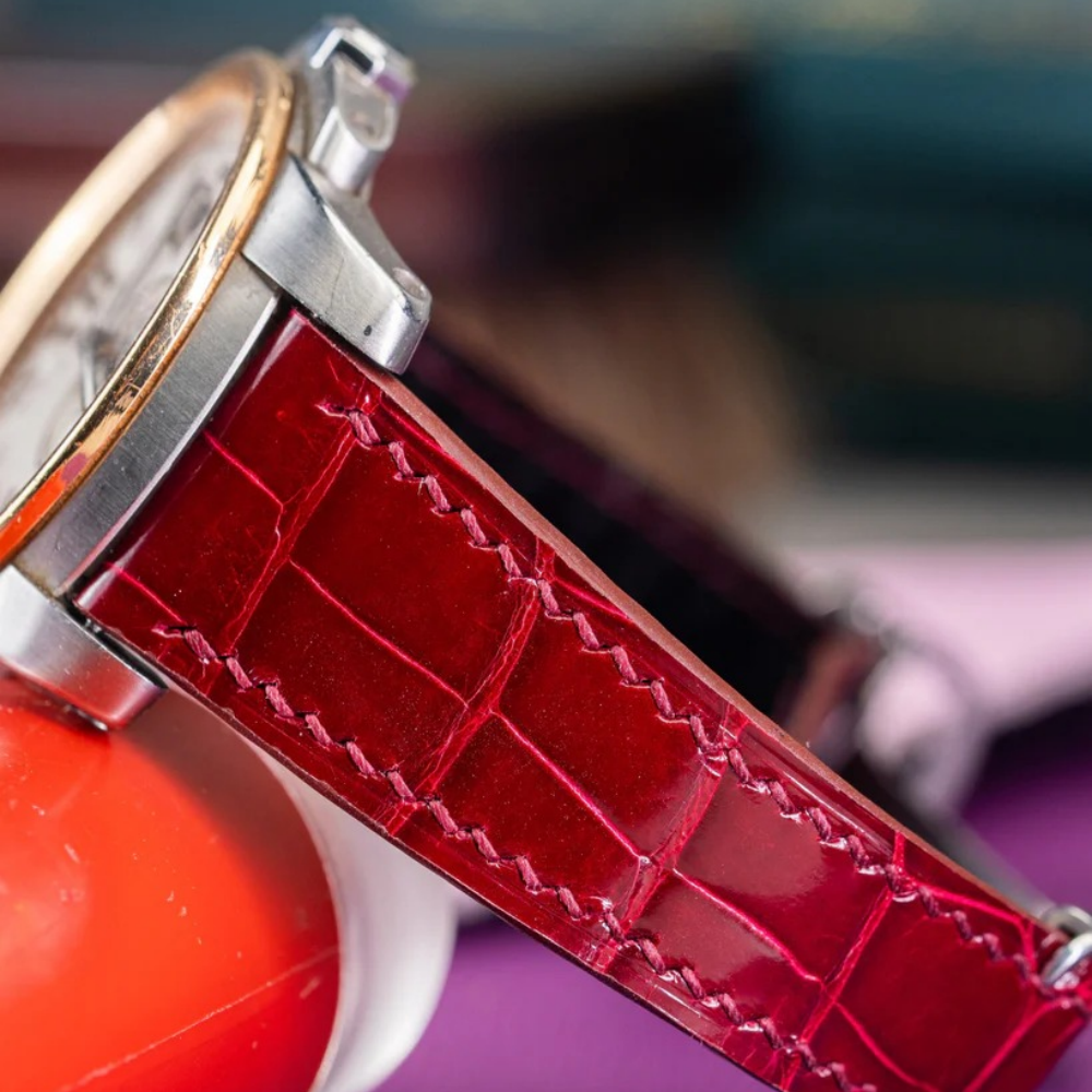 Red-alligator-leather-strap-for-Cartier-calibre-detail.png