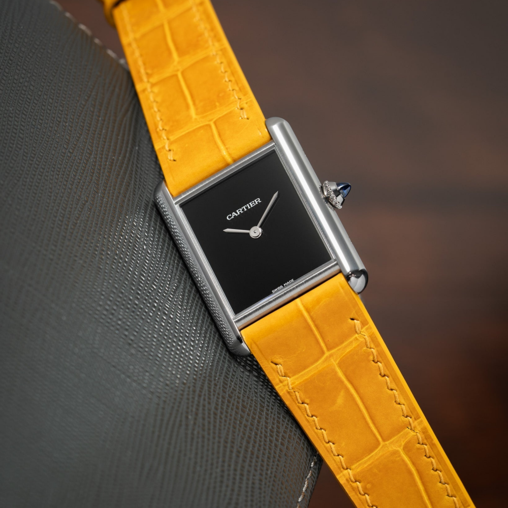 Saffron-yellow-alligator-leather-watch-strap-for-Cartier-tank-Deatil.png