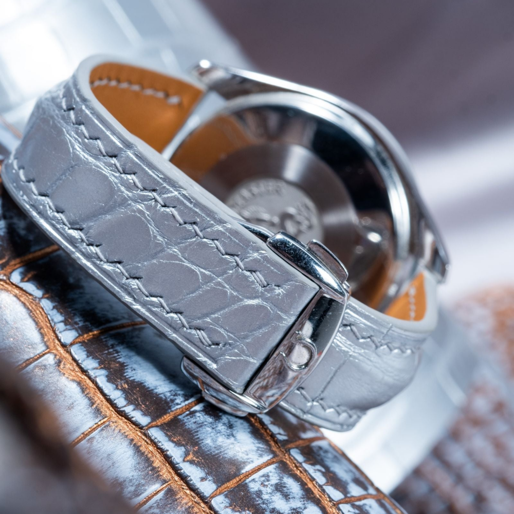 Silver-alligator-leather-watch-strap-for-Omega-Speedmaster-backside.png