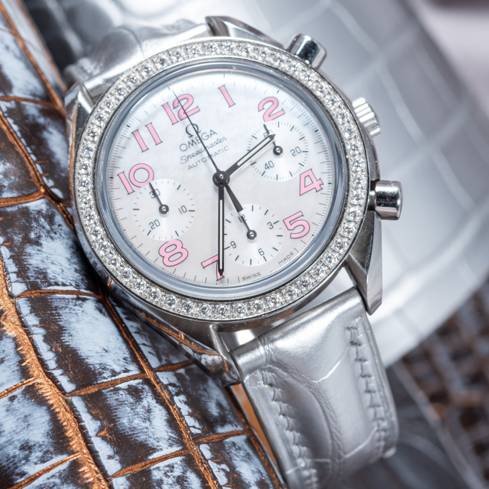 Silver-alligator-leather-watch-strap-for-Omega-Speedmaster.png