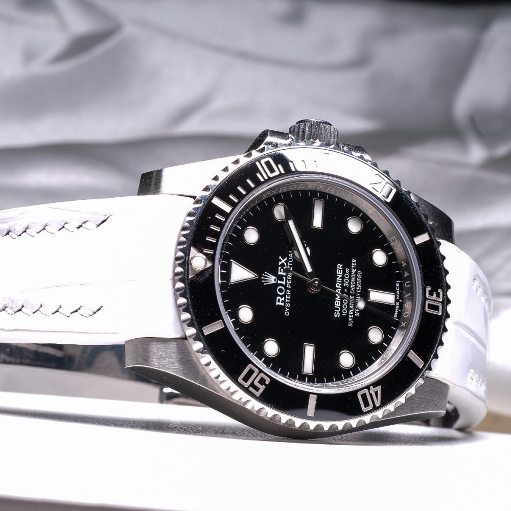 White-Alligator-leather-watch-strap-for-Rolex-Submariner-on-watch.png