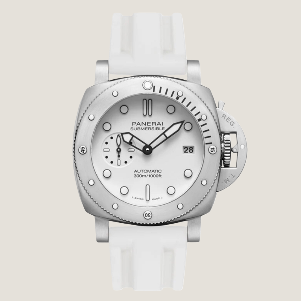 White-fkm-rubber-strap-for-Panerai-Submersible-on-Watch.png
