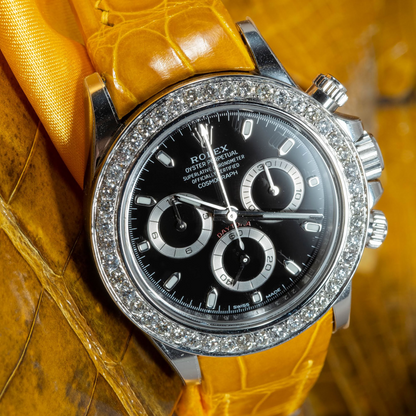 Yellow-alligator-leather-watch-strap-for-Rolex-Daytona-on-watch.png