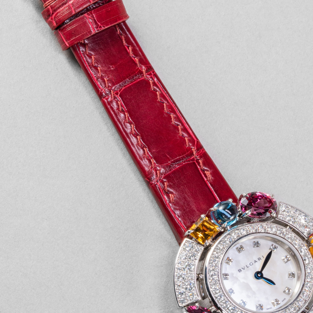 apple-maroon-alligator-leather-strap-bvlgari-allegra-detail.png