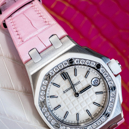 baby-pink-alligator-leather-strap-for-ap-ladies-detail.png