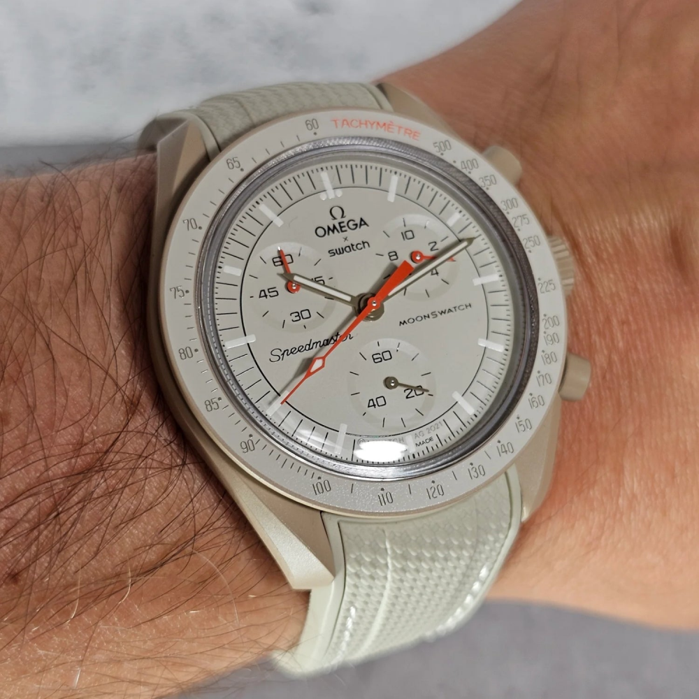 beige-rubber-strap-for-omega-x-swatch-moonswatch-mission-to-Jupiter-on-hand.png