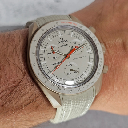 beige-rubber-strap-for-omega-x-swatch-moonswatch-mission-to-Jupiter-on-hand.png