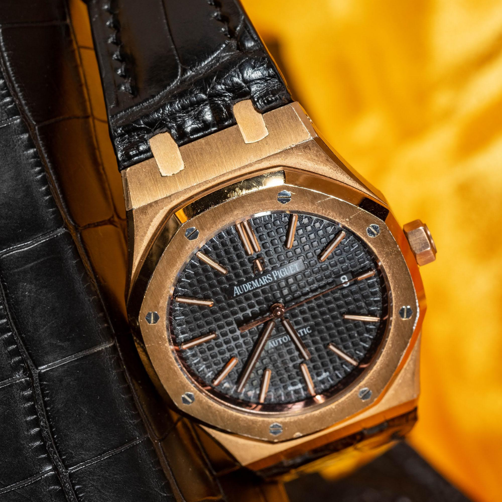 black-alligator-leather-for-ap-royal-oak-41mm-on-watch.png