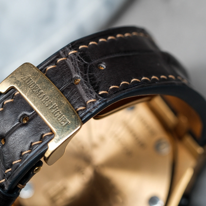 black-alligator-leather-strap-for-ap-royal-oak-shore-42mm-buckle-side.png
