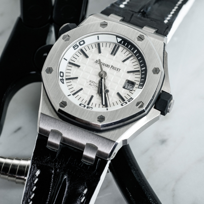 black-alligator-leather-strap-for-ap-royal-oak-shore-42mm-with-white-stitching.png