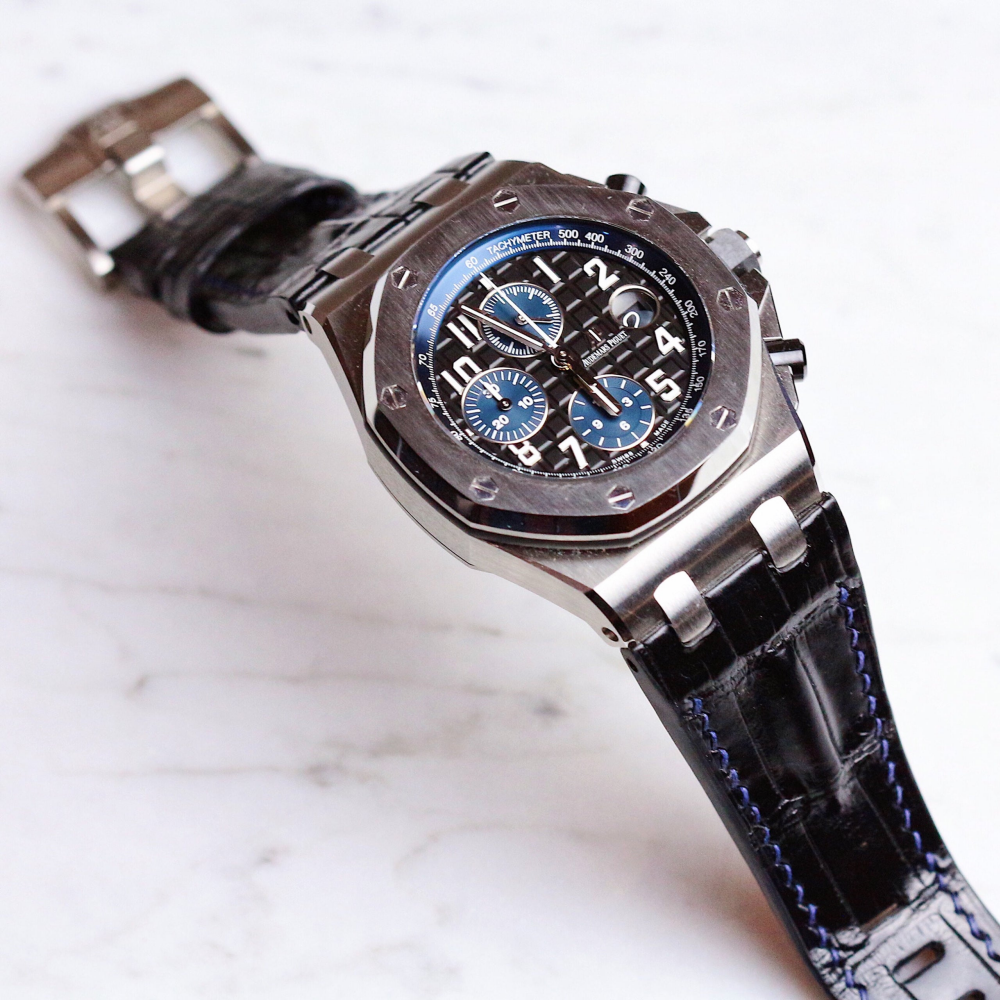 black-alligator-leather-strap-for-ap-royal-oak-shore-with-electric-blue-stitching.png
