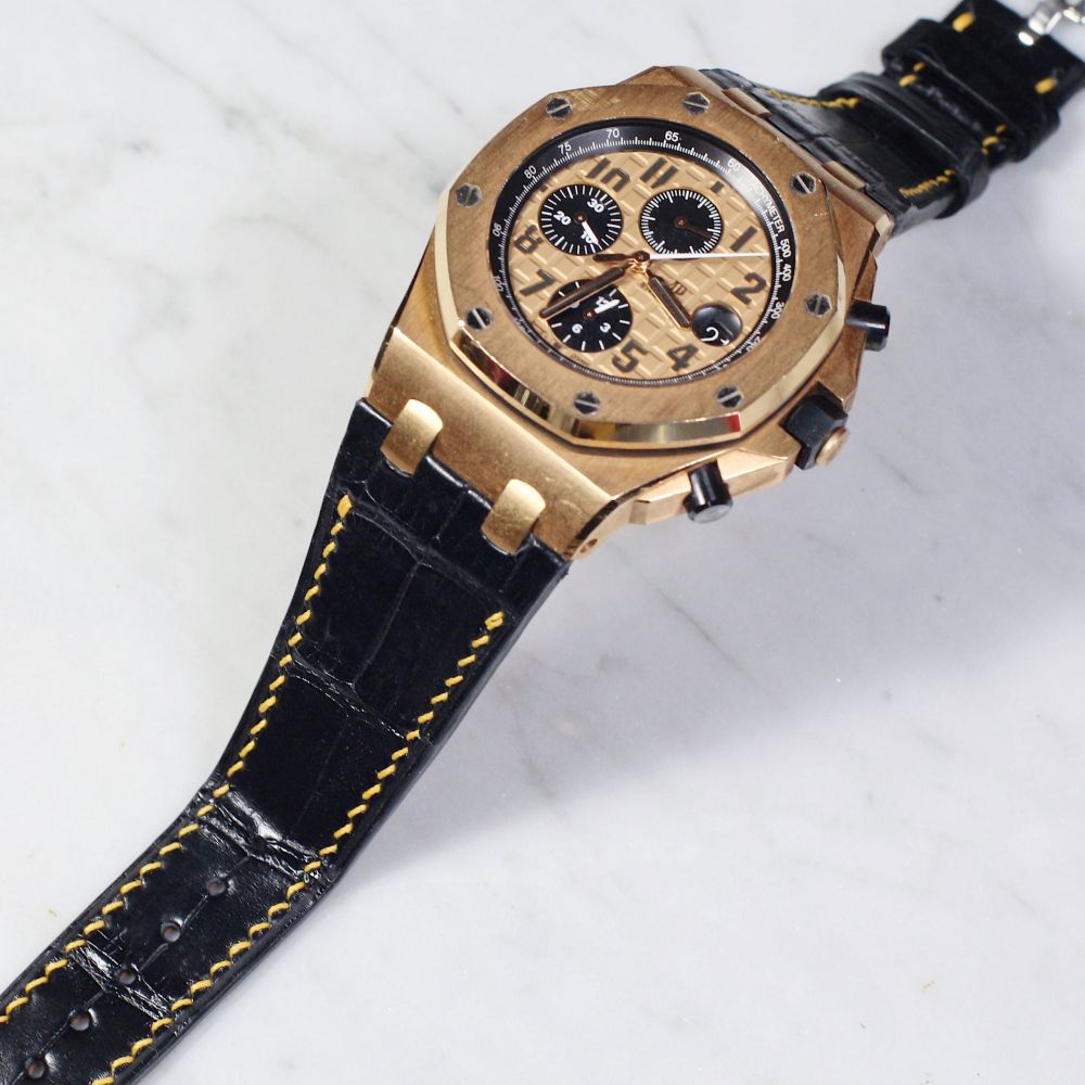 black-alligator-leather-strap-for-ap-royal-oak-shore-with-yellow-gold-stitching.png