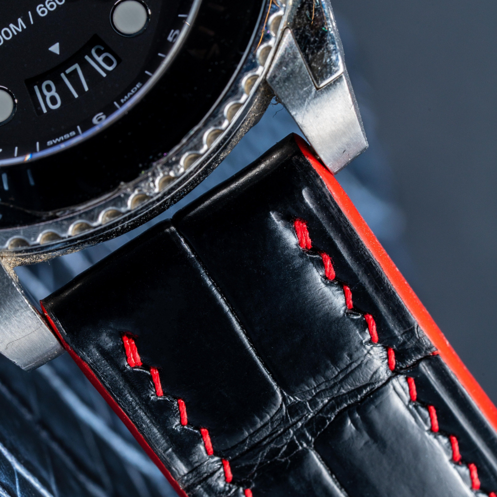 black-alligator-leather-strap-for-gucci-dive-detail.png