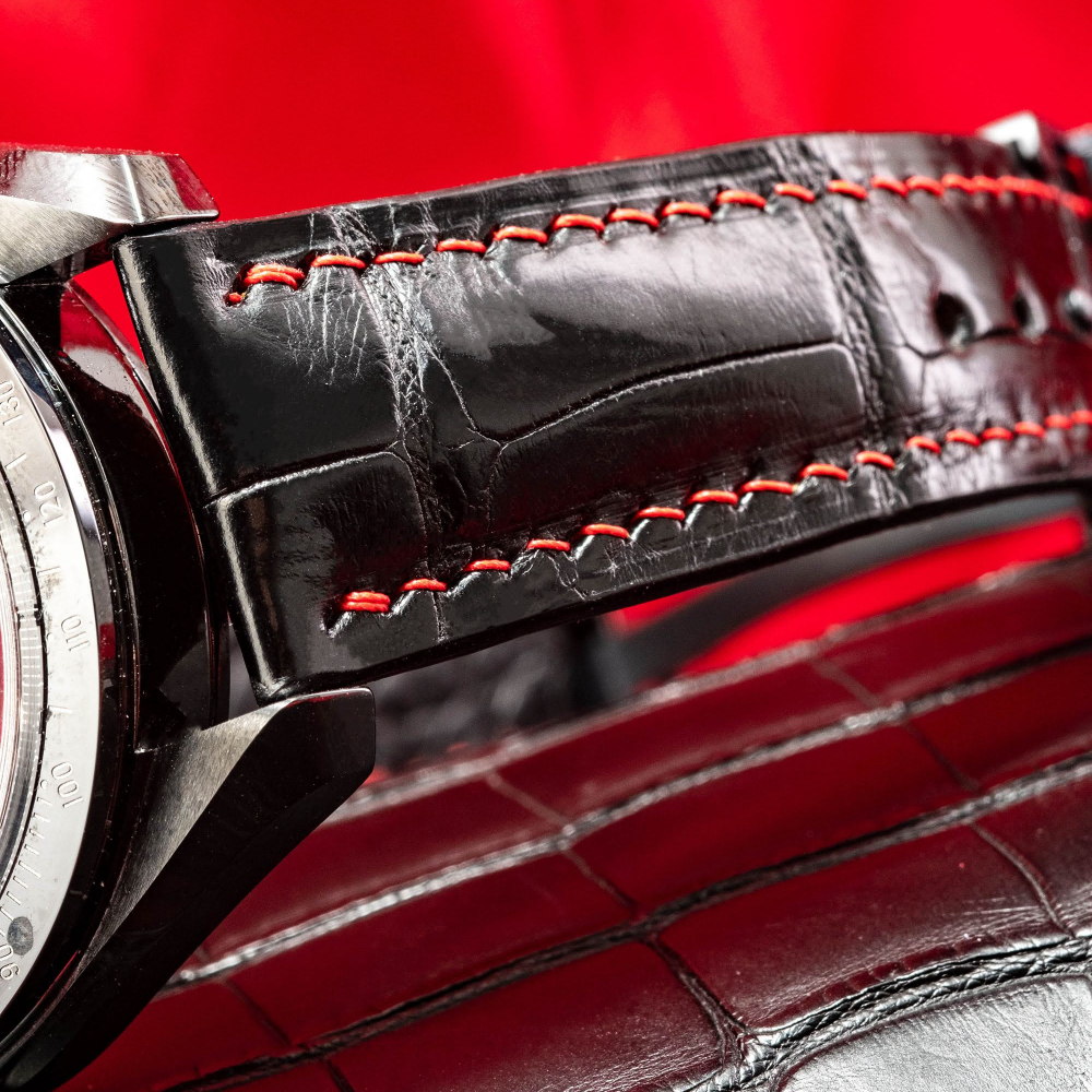 black-alligator-leather-strap-for-omega-speedmaster-red-stitching-lug.png