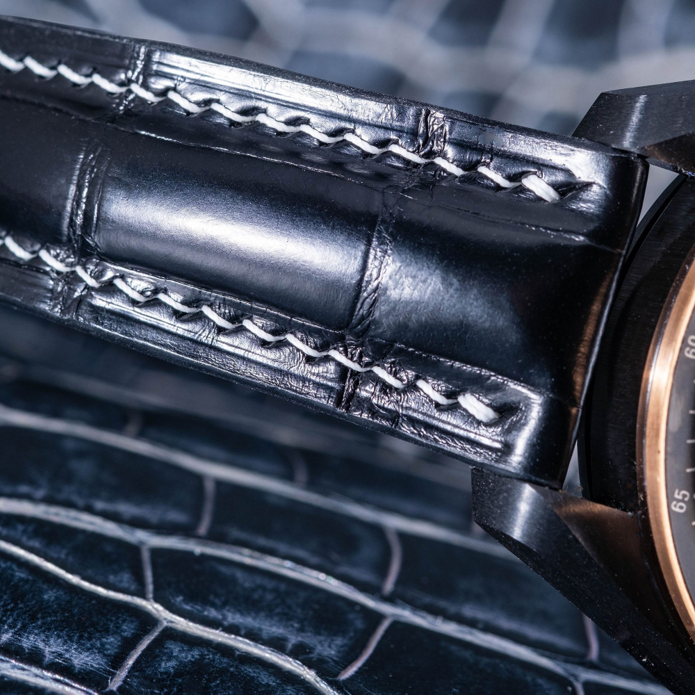 black-alligator-leather-strap-for-omega-speedmaster-white-stitching-lug.png