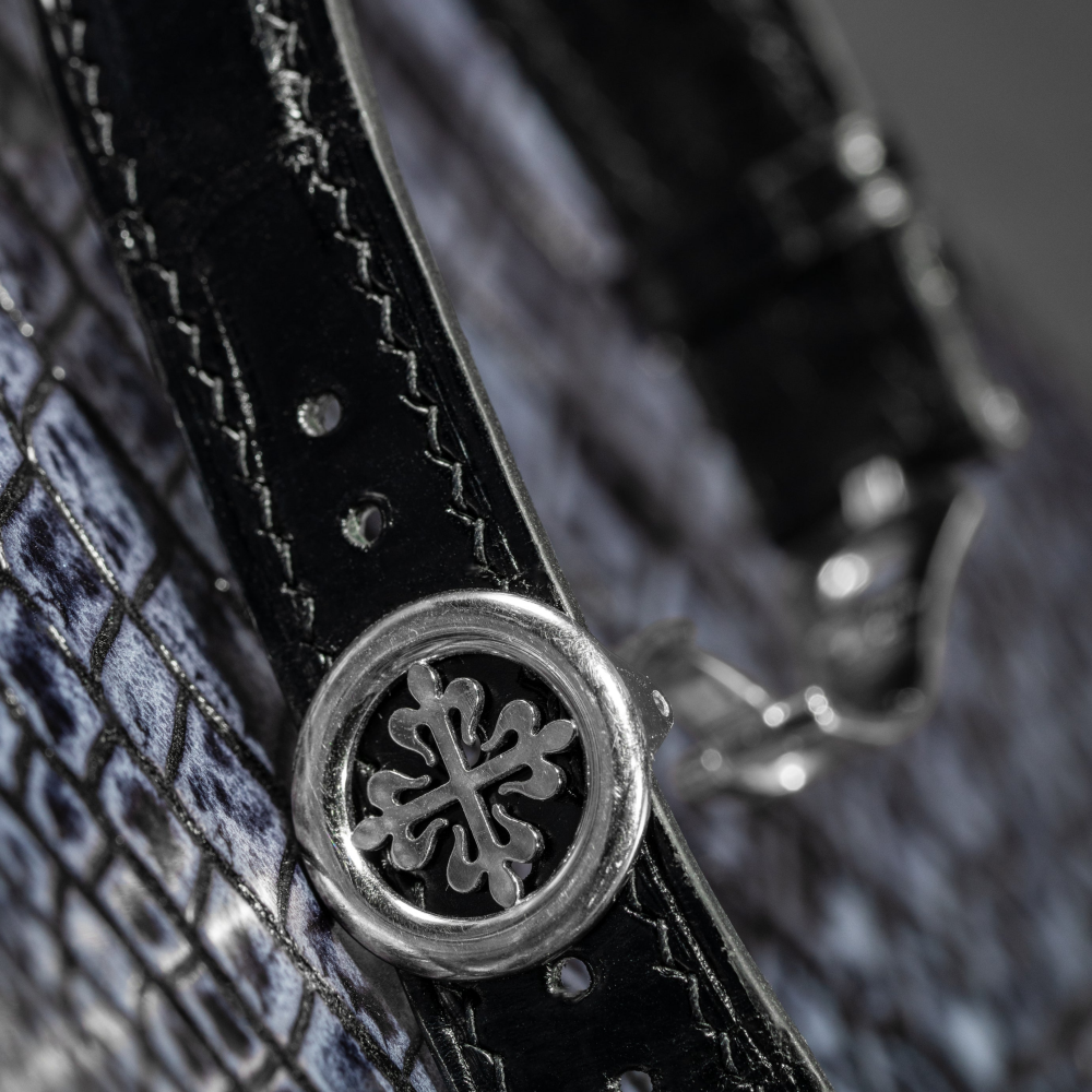 black-alligator-leather-strap-for-patek-philippe-complications-5172g-buckle.png