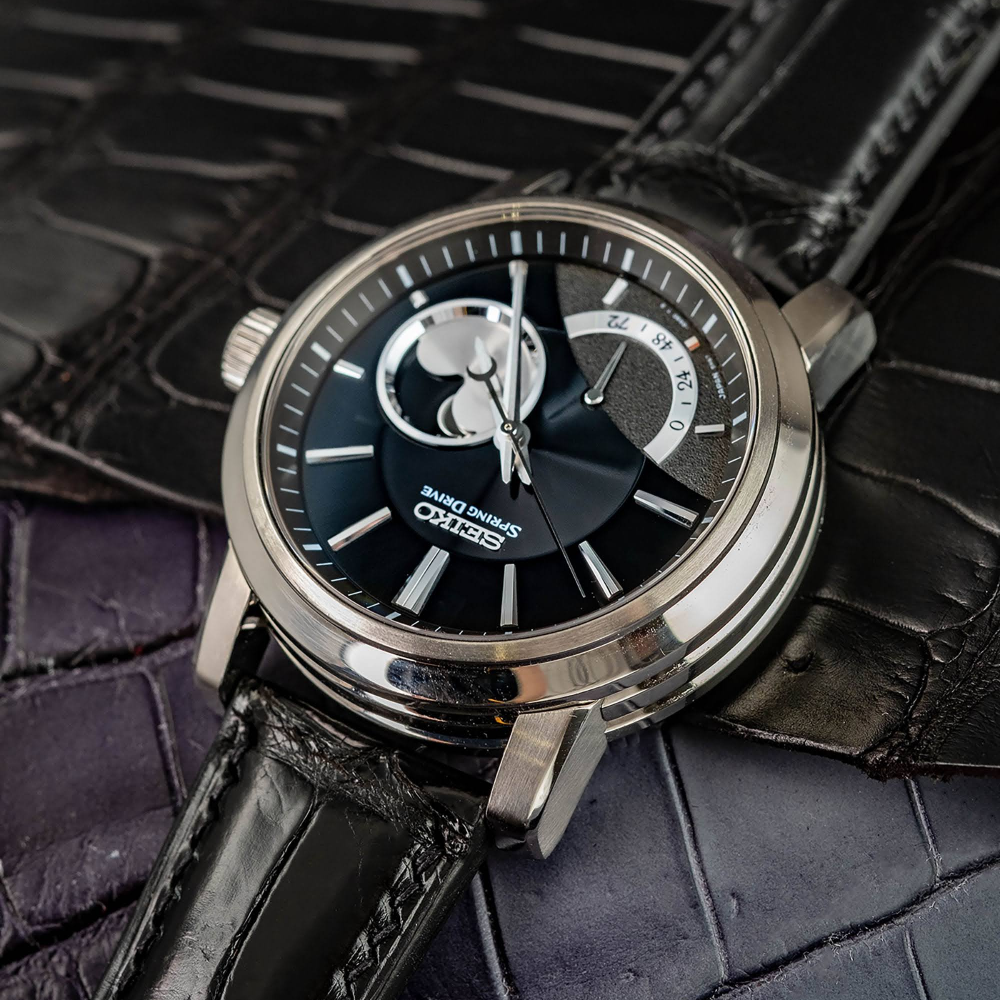 black-alligator-leather-strap-for-seiko-spring-drive-moonphase-watch.png