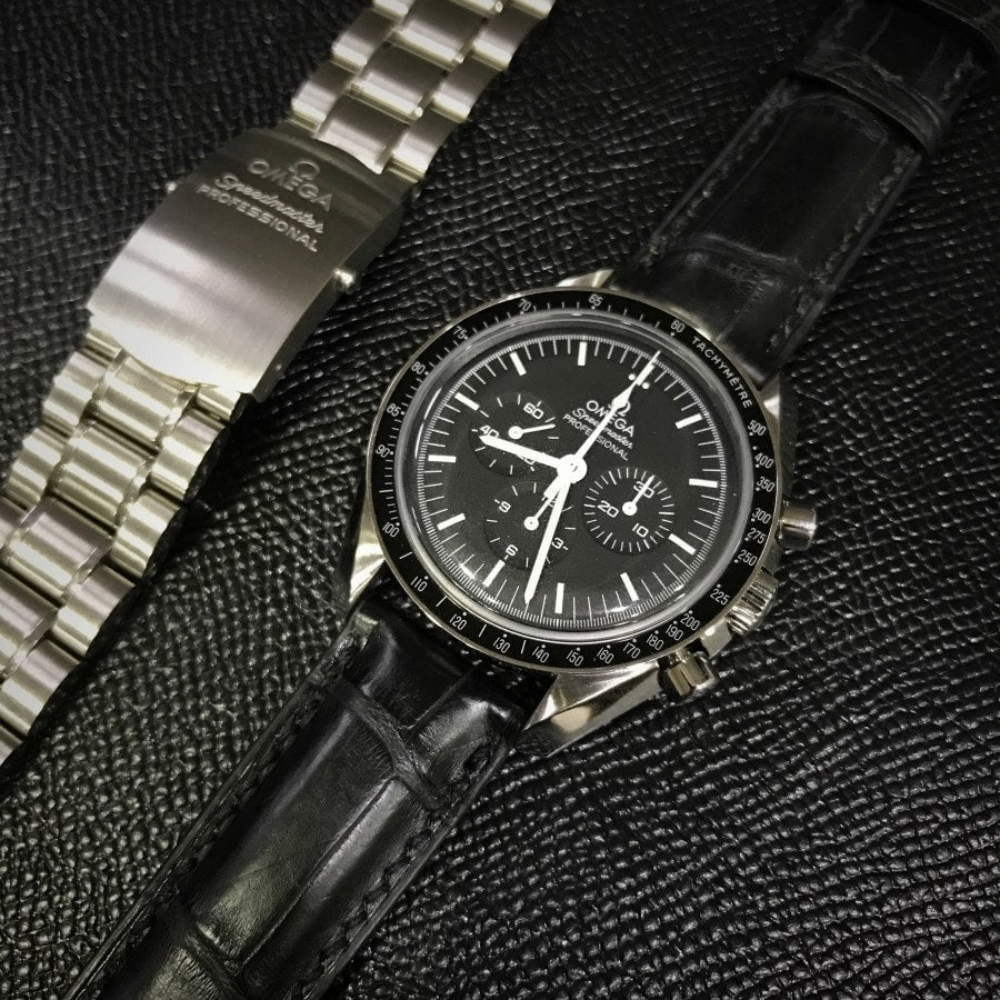 black-alligator-leather-watch-strap-for-Omega-Speedmaster.png