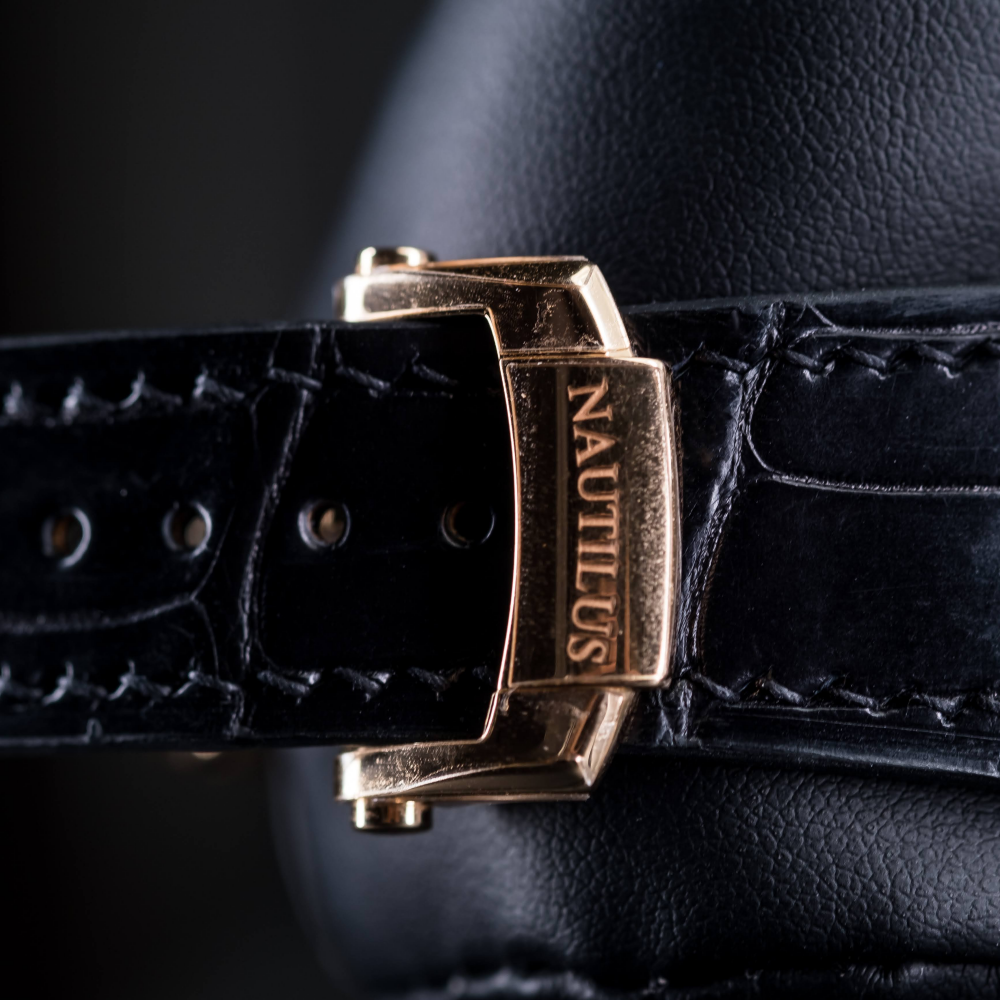 black-alligator-leather-watch-strap-for-Patek-Philippe-Nautilus-5712r-buckle.png