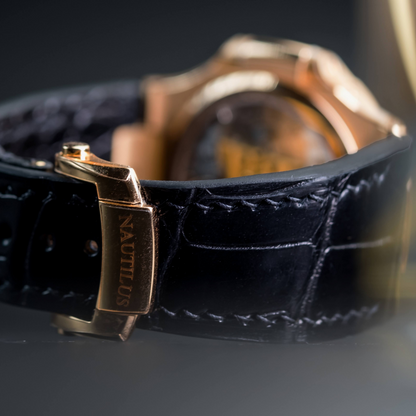 black-alligator-leather-watch-strap-for-Patek-Philippe-Nautilus-5712r-detail.png