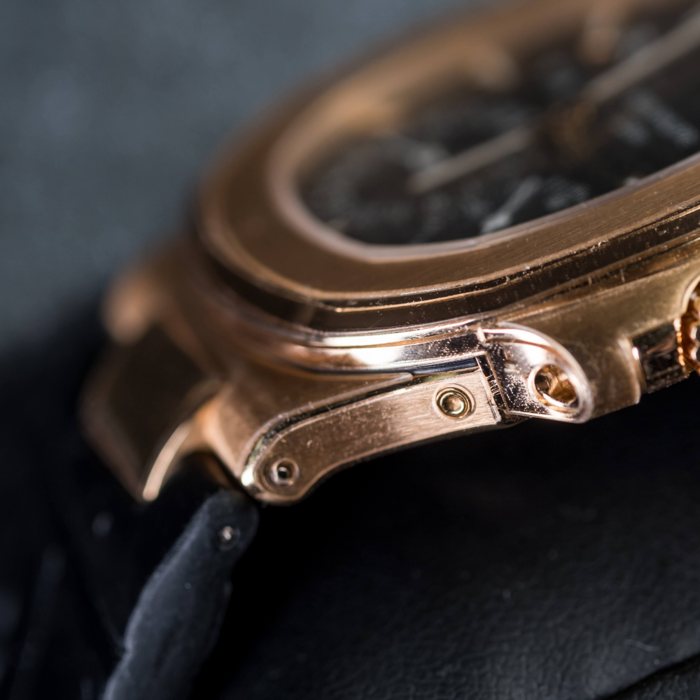 black-alligator-leather-watch-strap-for-Patek-Philippe-Nautilus-5712r-edge.png