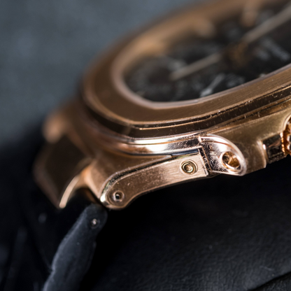 black-alligator-leather-watch-strap-for-Patek-Philippe-Nautilus-5712r-edge.png