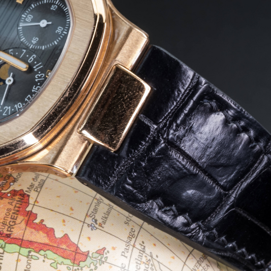 black-alligator-leather-watch-strap-for-Patek-Philippe-Nautilus-5712r-lug.png