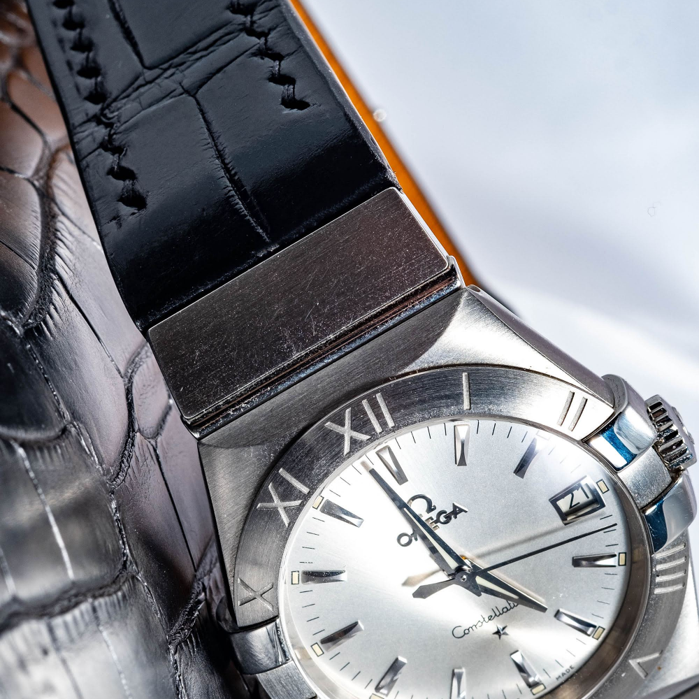 black-alligator-leather-watch-strap-for-omega-constellation-detail.png