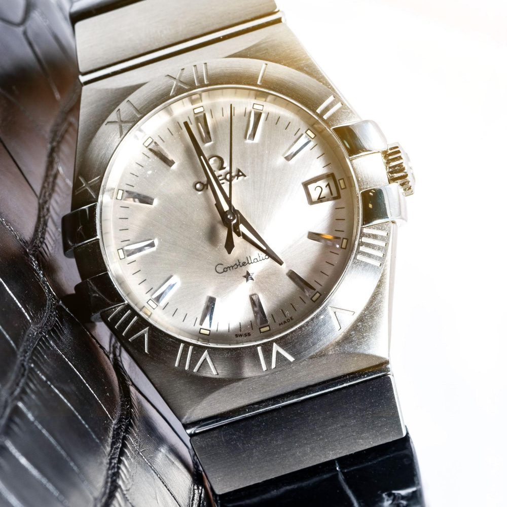 black-alligator-leather-watch-strap-for-omega-constellation.png