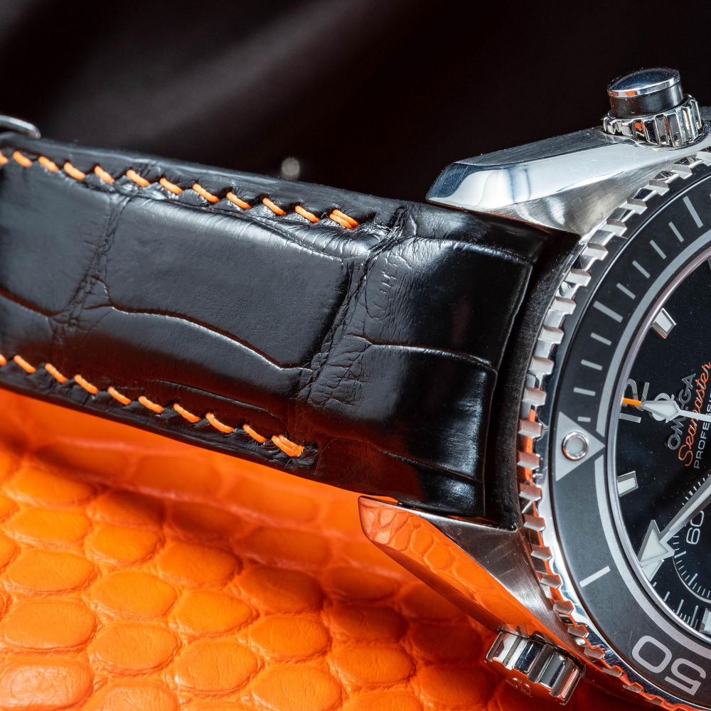 black-alligator-strap-for-omega-seamaster-orange-detail.png
