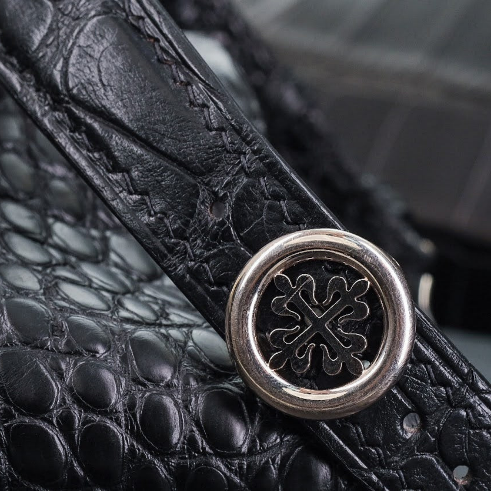 black-alligator-strap-for-patek-philippe-complications-5172g-buckle.png